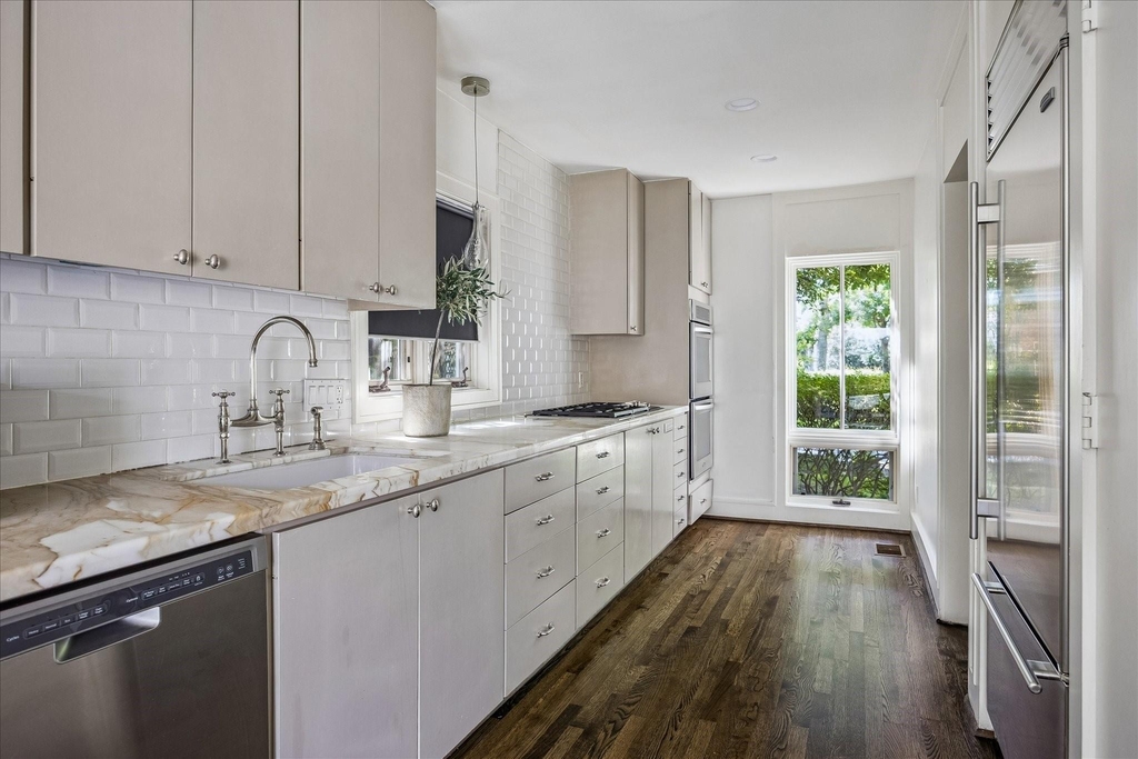 2121 Bolsover Street - Photo 14