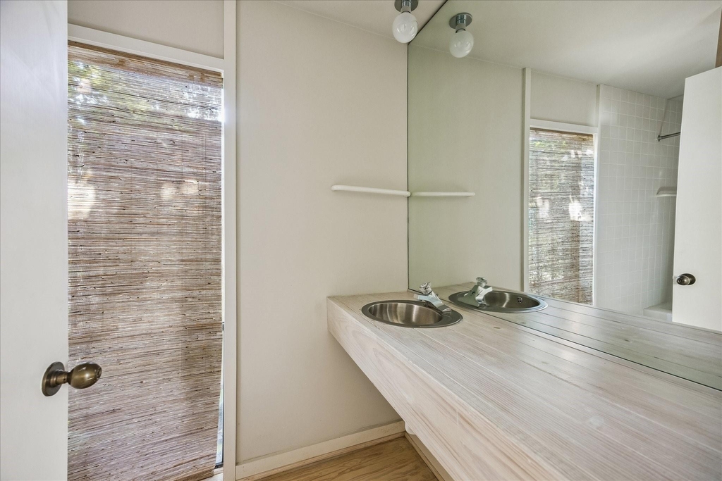 2121 Bolsover Street - Photo 36