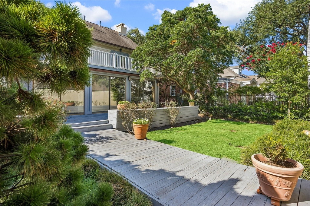 2121 Bolsover Street - Photo 40