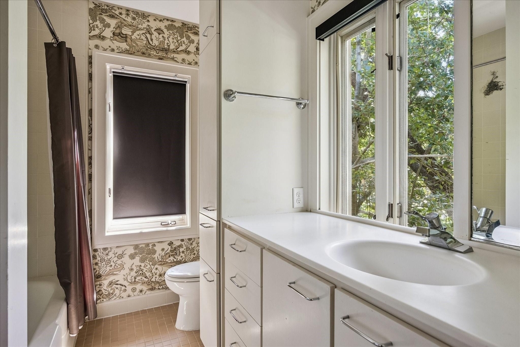 2121 Bolsover Street - Photo 32
