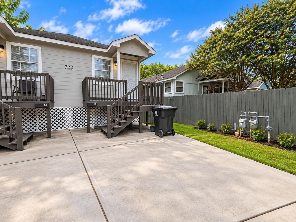 724 E 39th Street - Photo 11