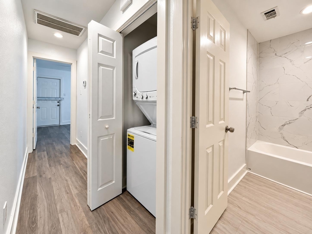 724 E 39th Street - Photo 9