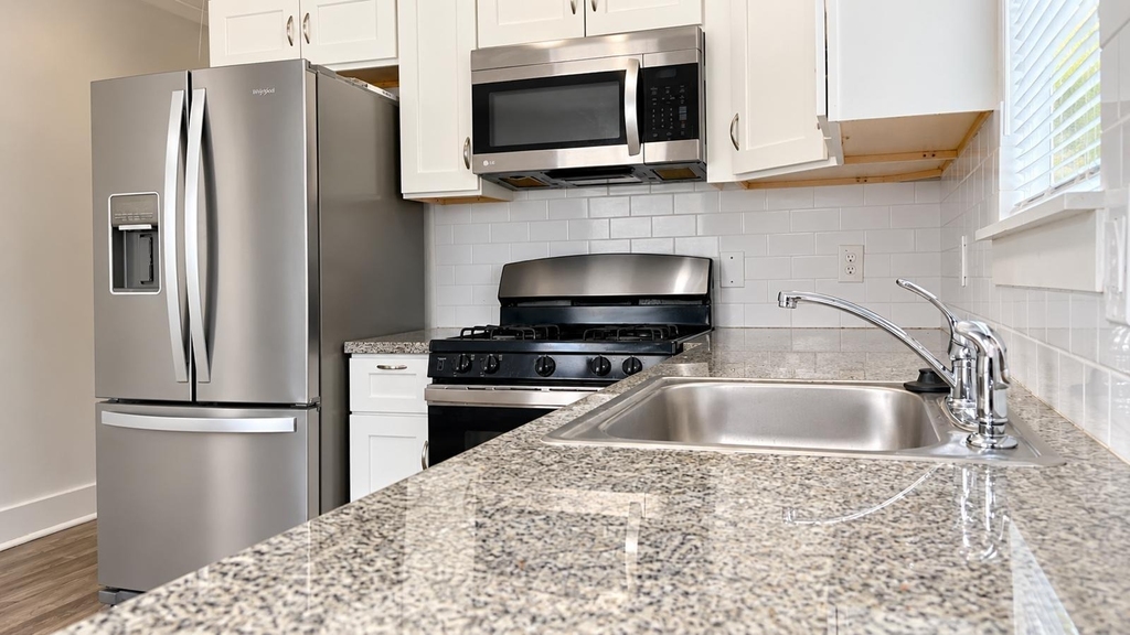 724 E 39th Street - Photo 3