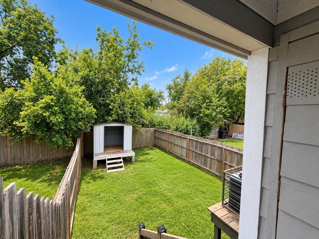 724 E 39th Street - Photo 12