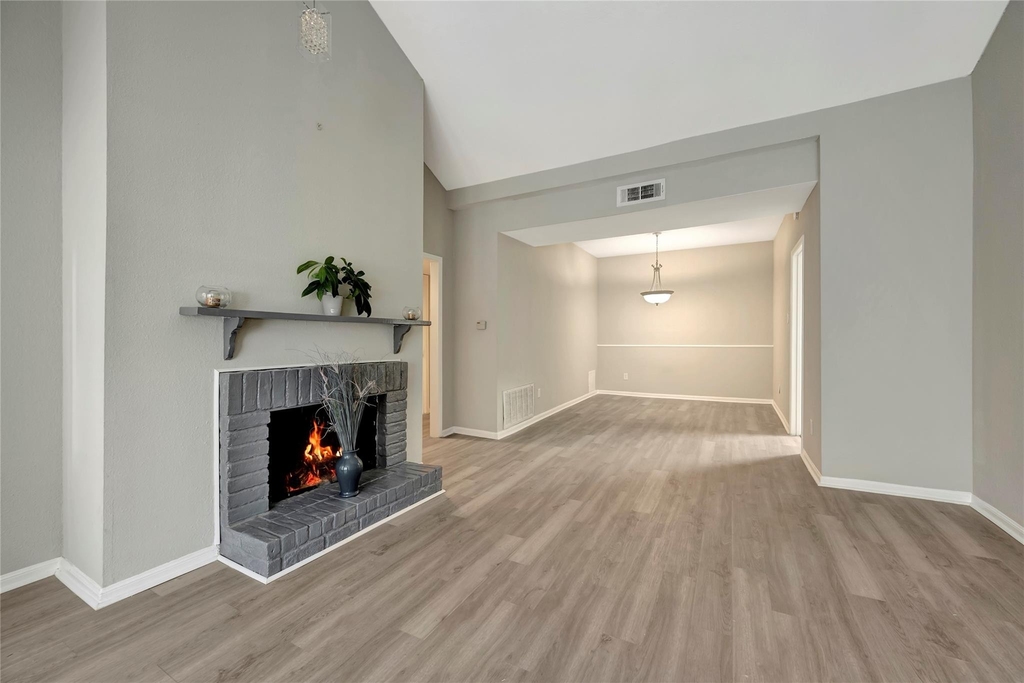 2100 Tanglewilde Street - Photo 2