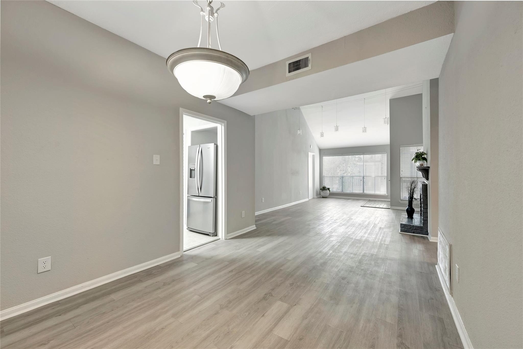 2100 Tanglewilde Street - Photo 17