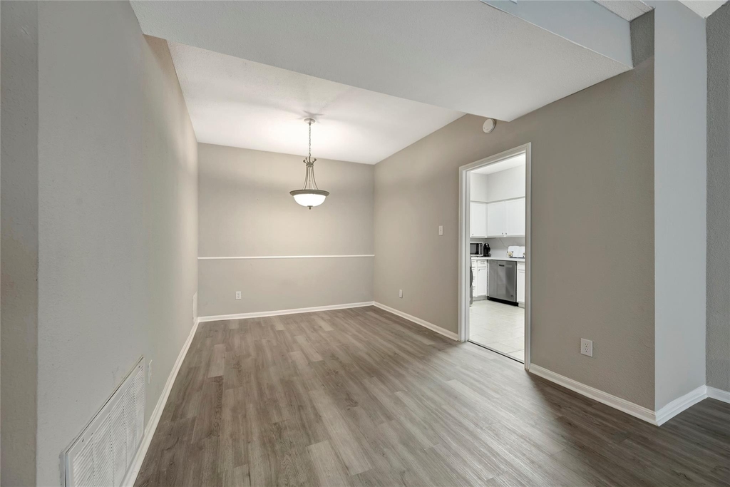 2100 Tanglewilde Street - Photo 15
