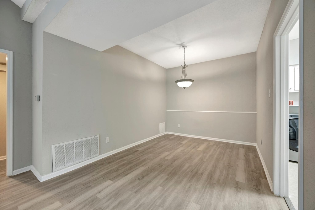 2100 Tanglewilde Street - Photo 14