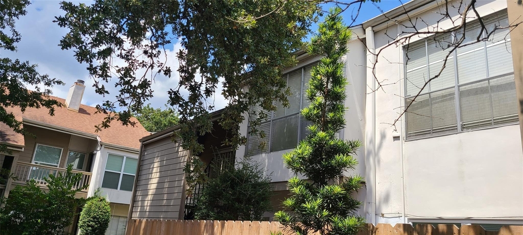 2100 Tanglewilde Street - Photo 38