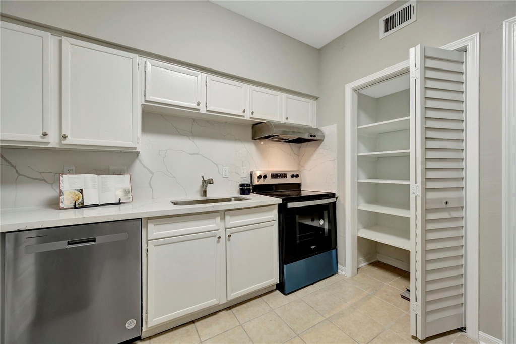2100 Tanglewilde Street - Photo 9