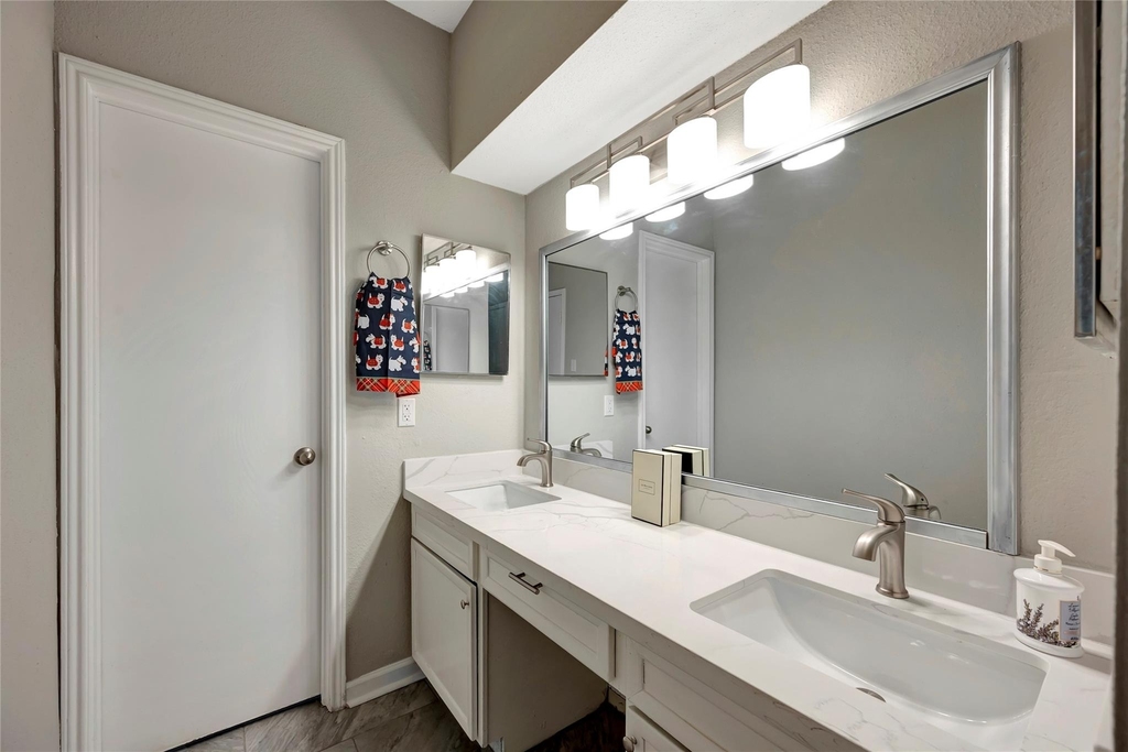 2100 Tanglewilde Street - Photo 24
