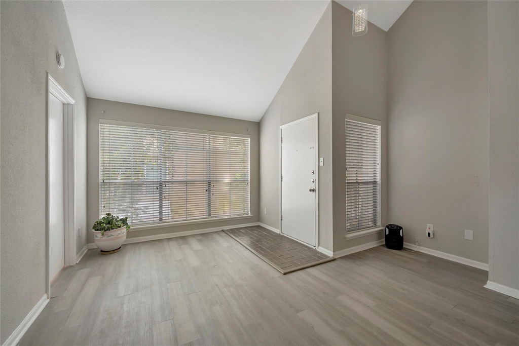 2100 Tanglewilde Street - Photo 3