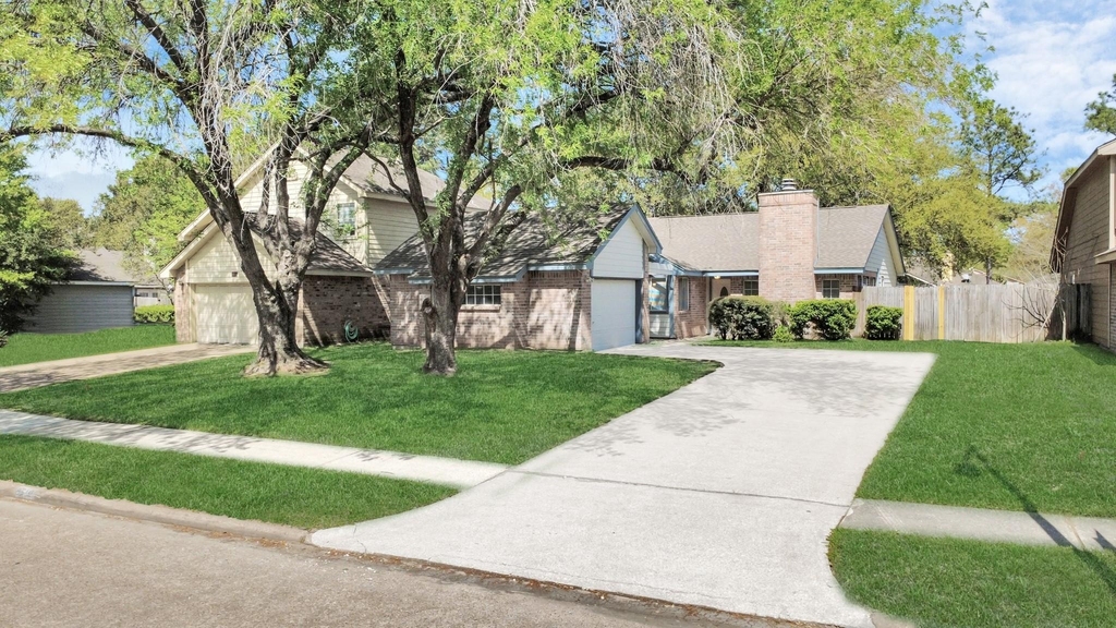 8510 Pine Falls Drive - Photo 2