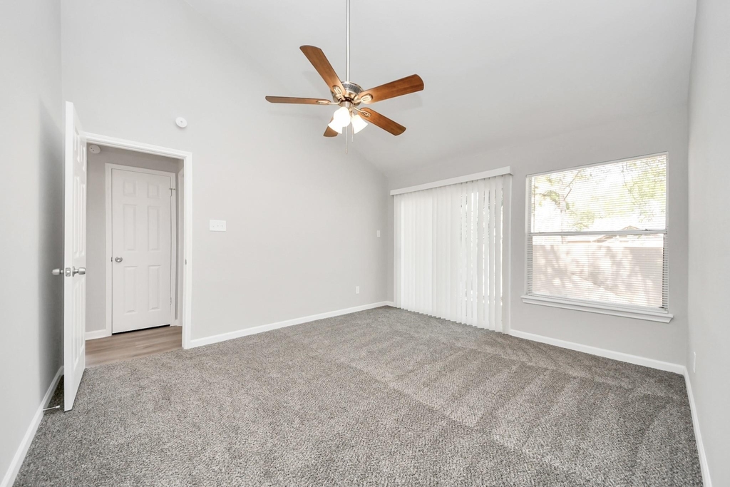 8510 Pine Falls Drive - Photo 16