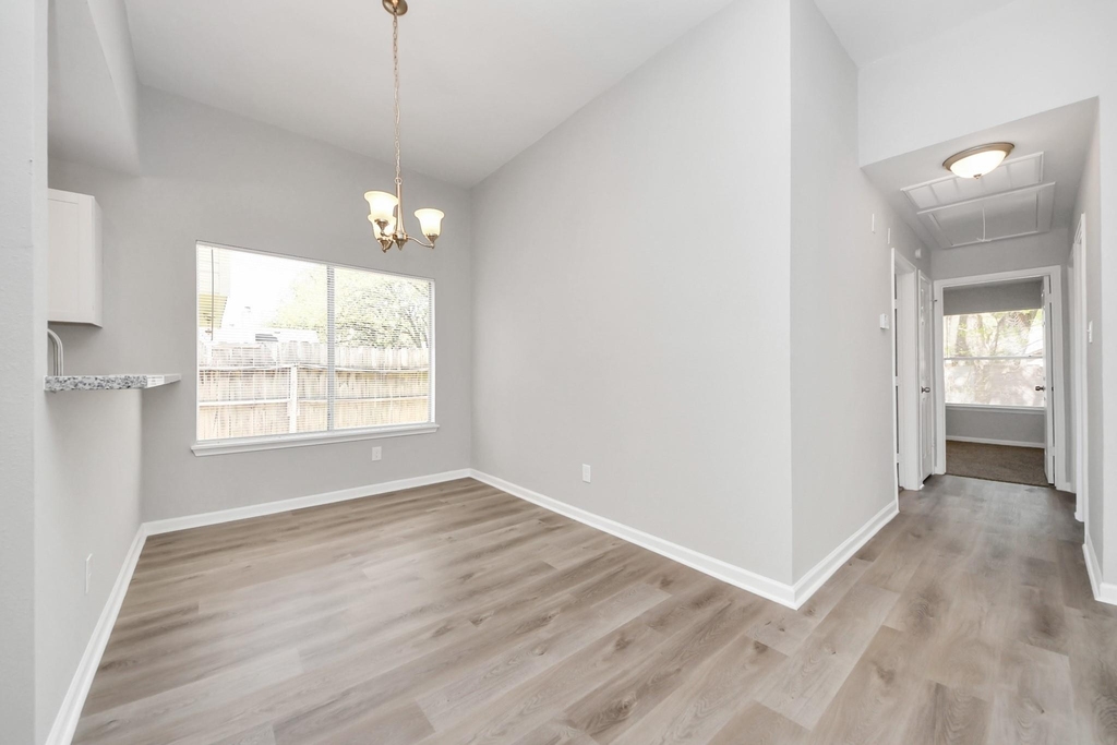 8510 Pine Falls Drive - Photo 8