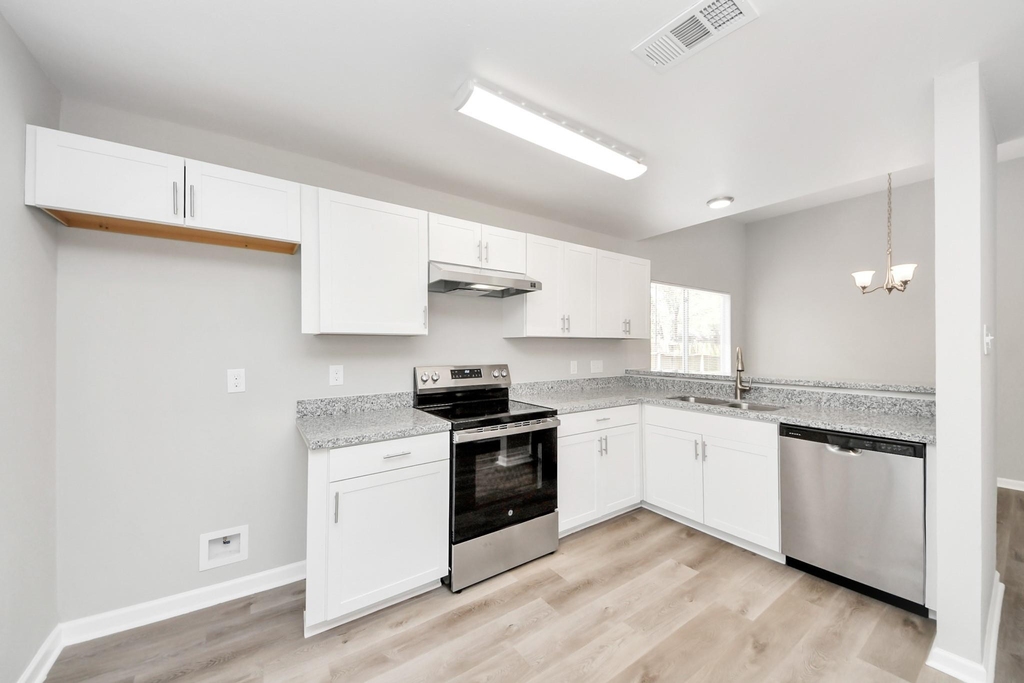 8510 Pine Falls Drive - Photo 10