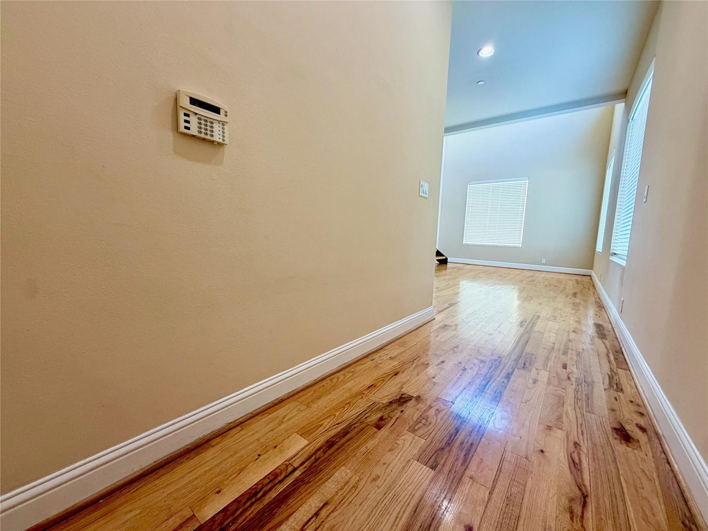 314 W Bell Street - Photo 2