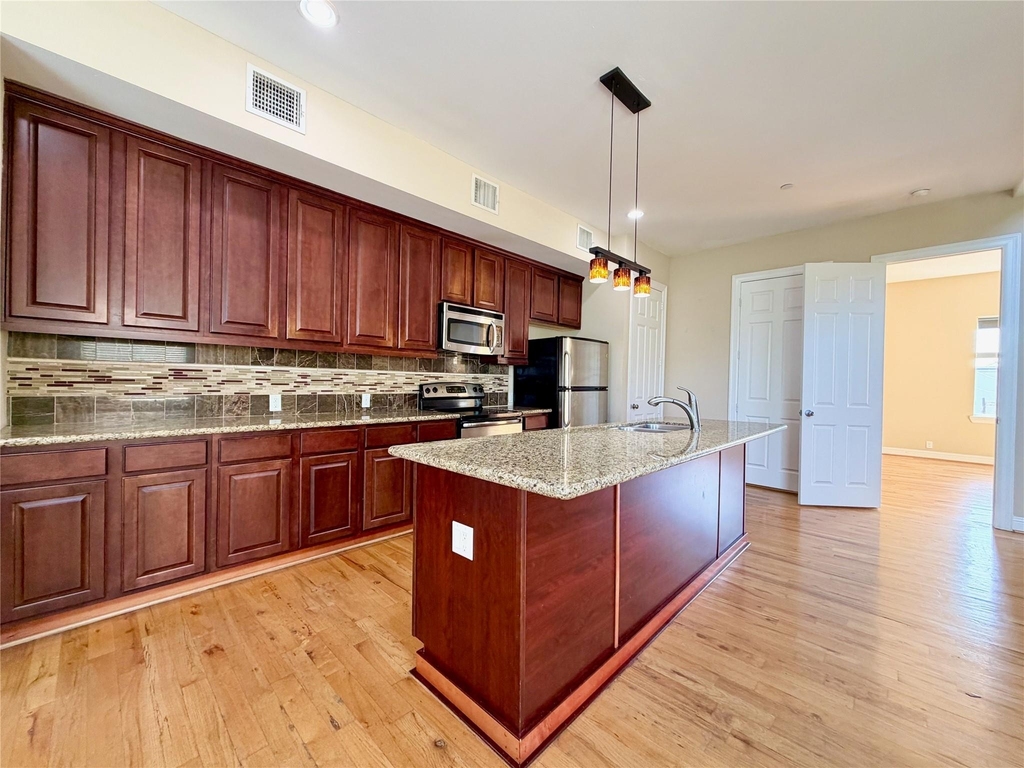 314 W Bell Street - Photo 4