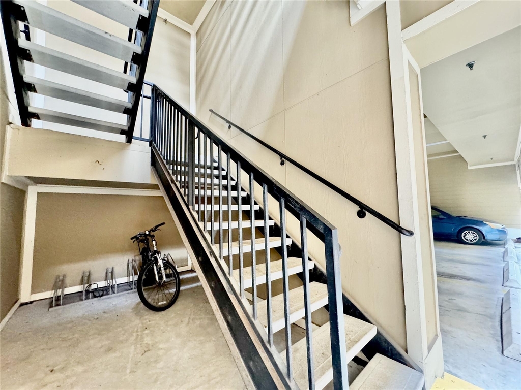 314 W Bell Street - Photo 36