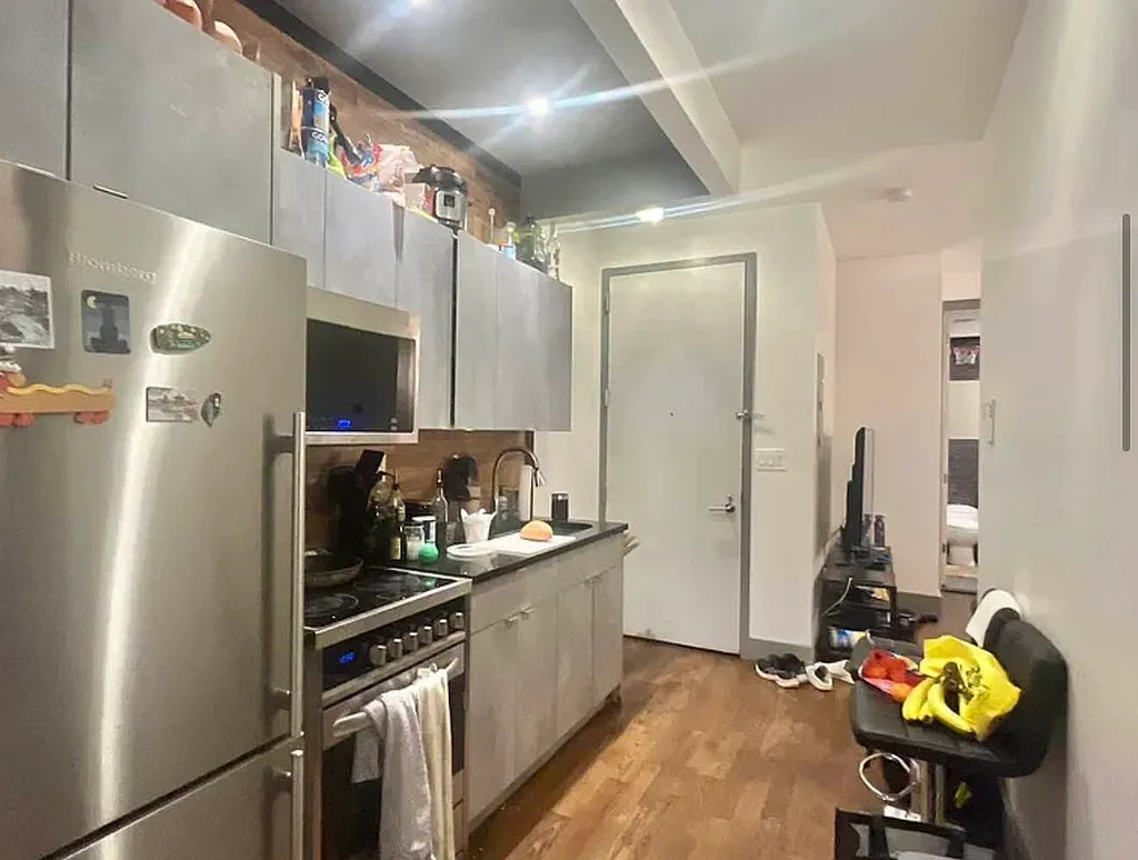 376 Graham Avenue - Photo 6