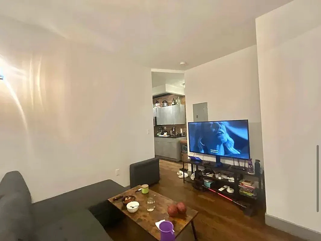 376 Graham Avenue - Photo 8