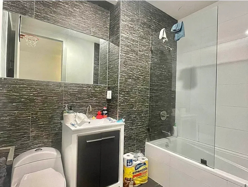 376 Graham Avenue - Photo 3