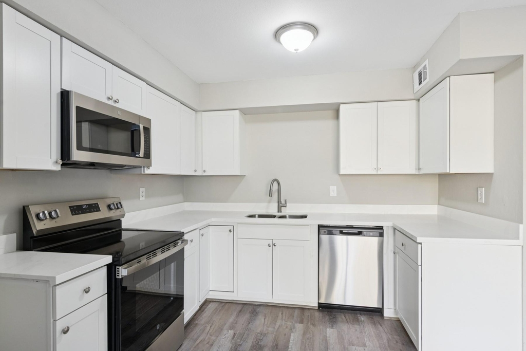 9114 Kempwood Drive - Photo 8