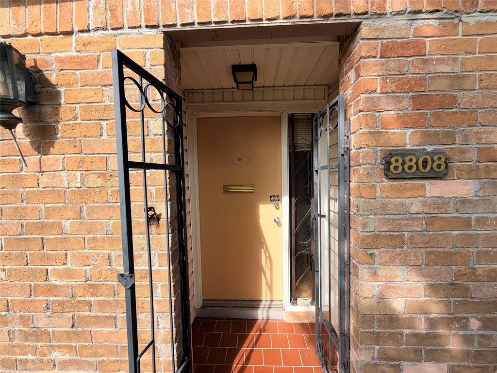 8808 Wilcrest Drive - Photo 3