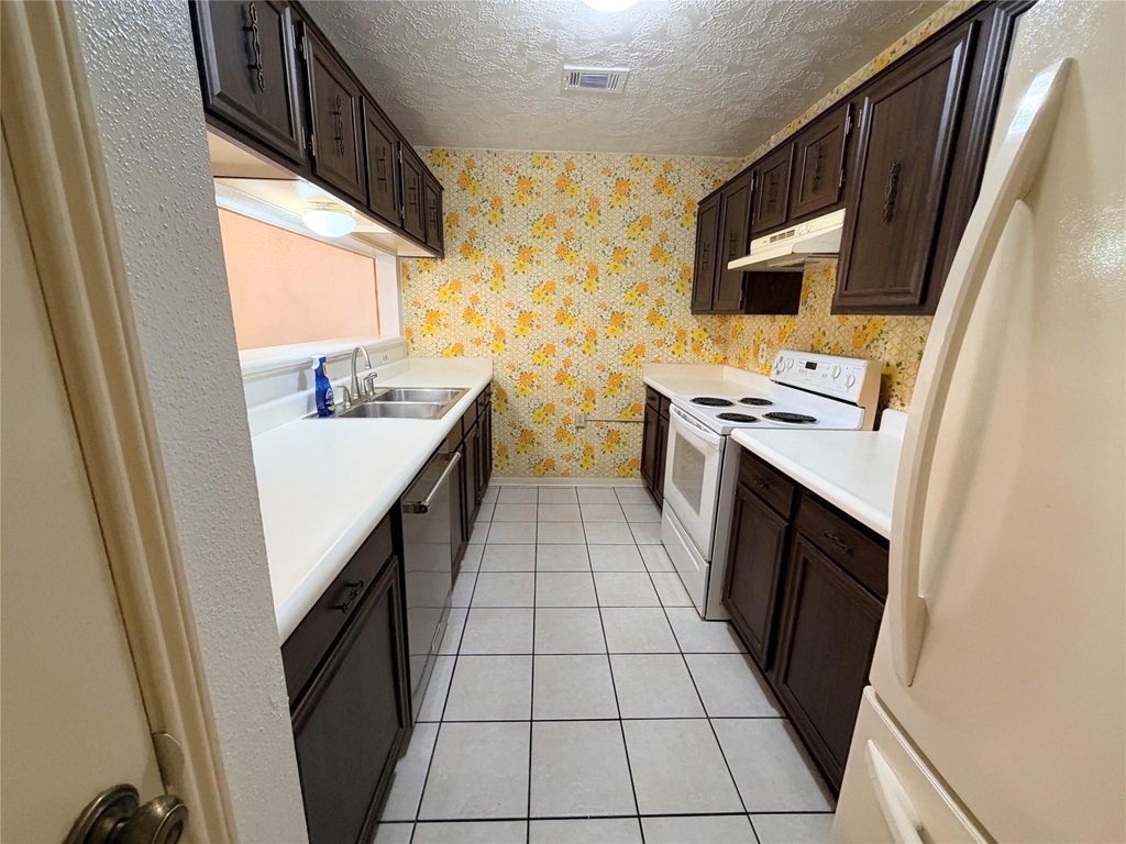 8808 Wilcrest Drive - Photo 5