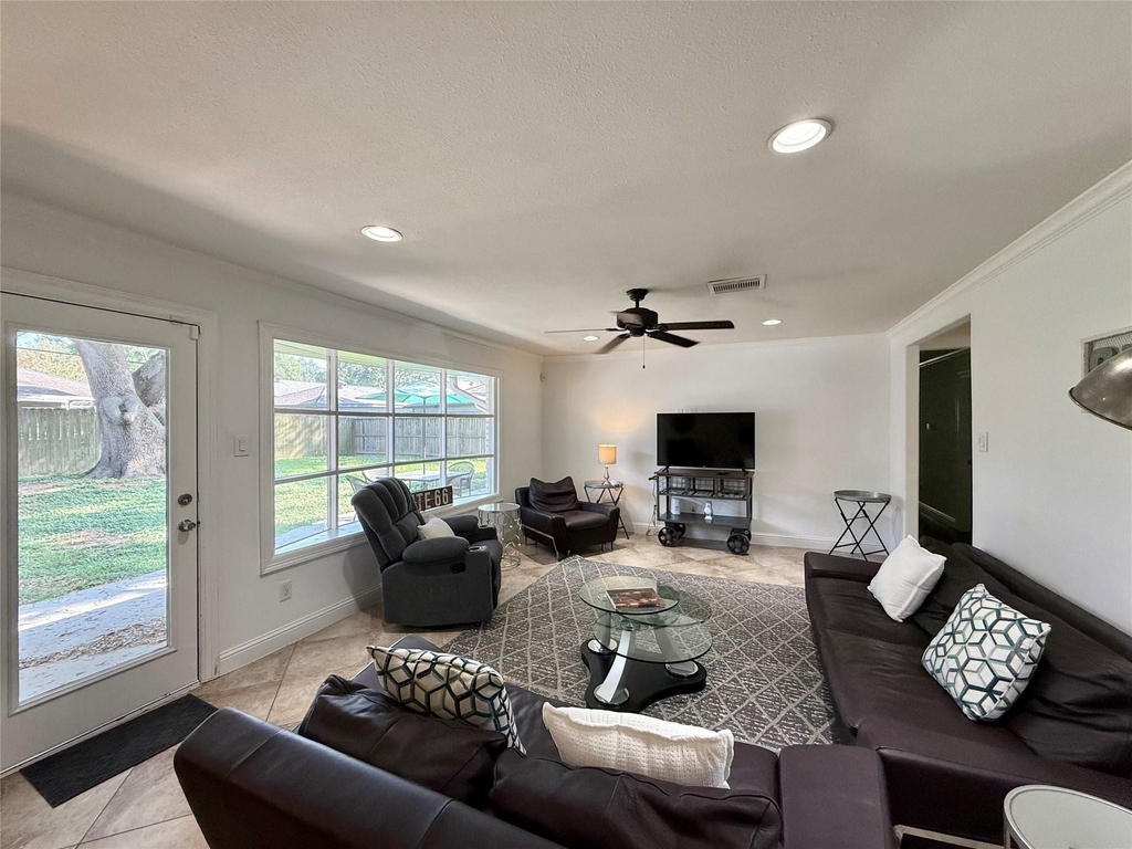 5454 Imogene Street - Photo 6