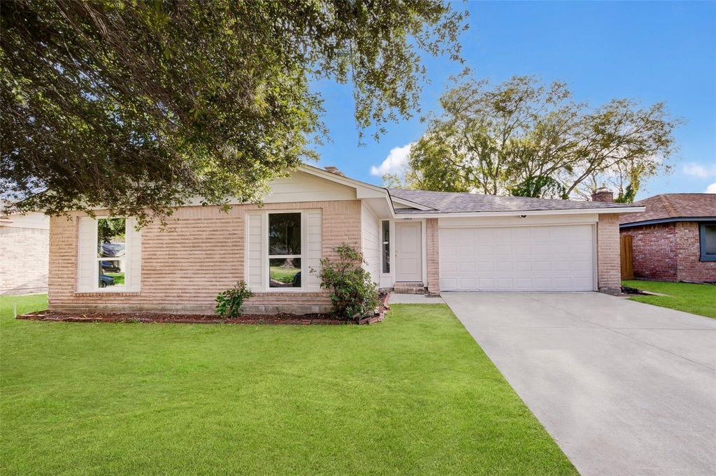 2315 Green Knoll Drive - Photo 0