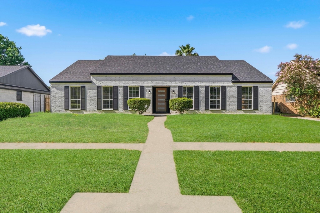 5411 Ariel Street - Photo 0