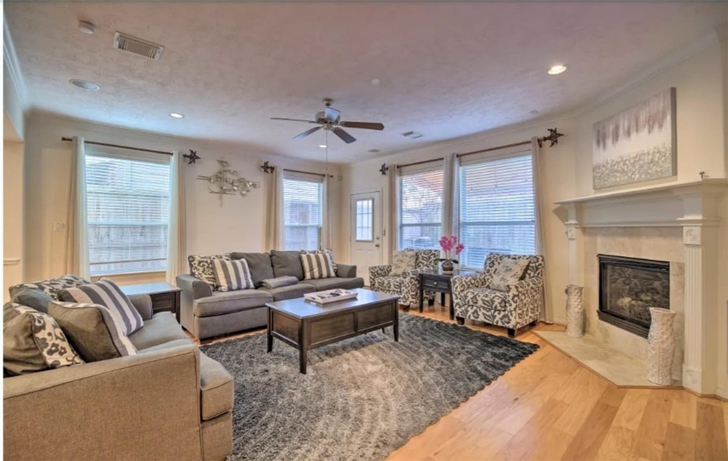 1006 Rochow Street - Photo 0