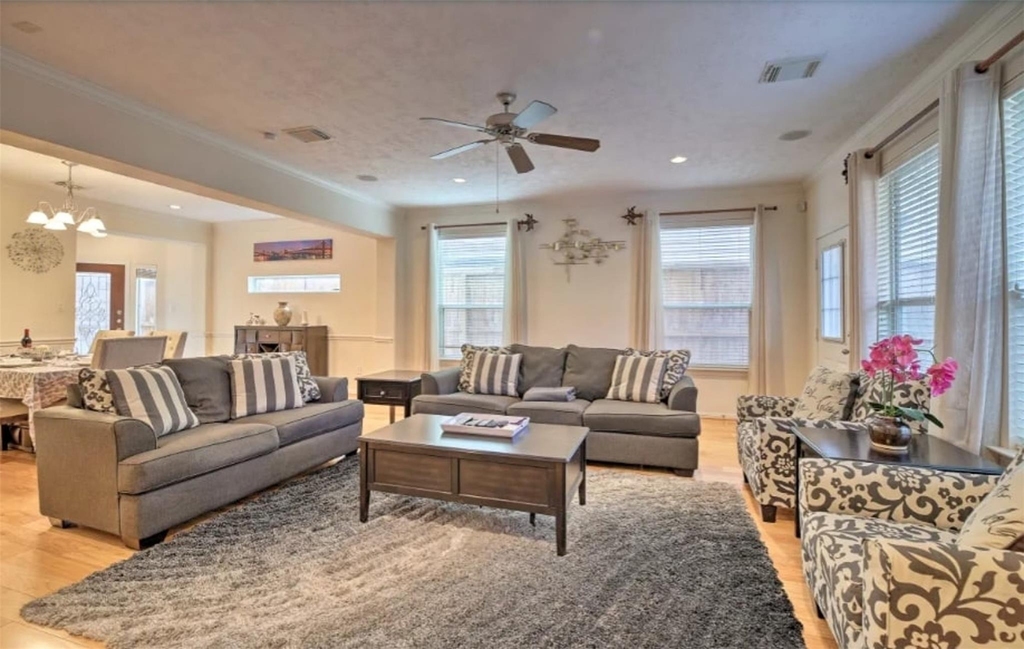 1006 Rochow Street - Photo 2