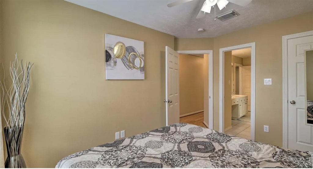 1006 Rochow Street - Photo 25