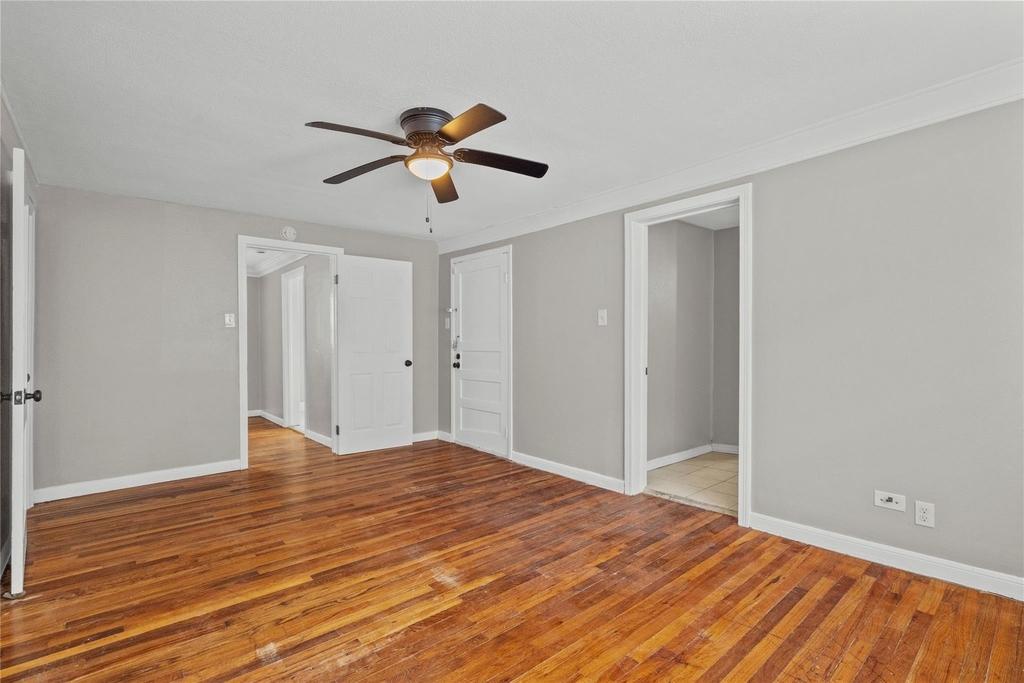 4020 Avenue O 1/2 - Photo 2