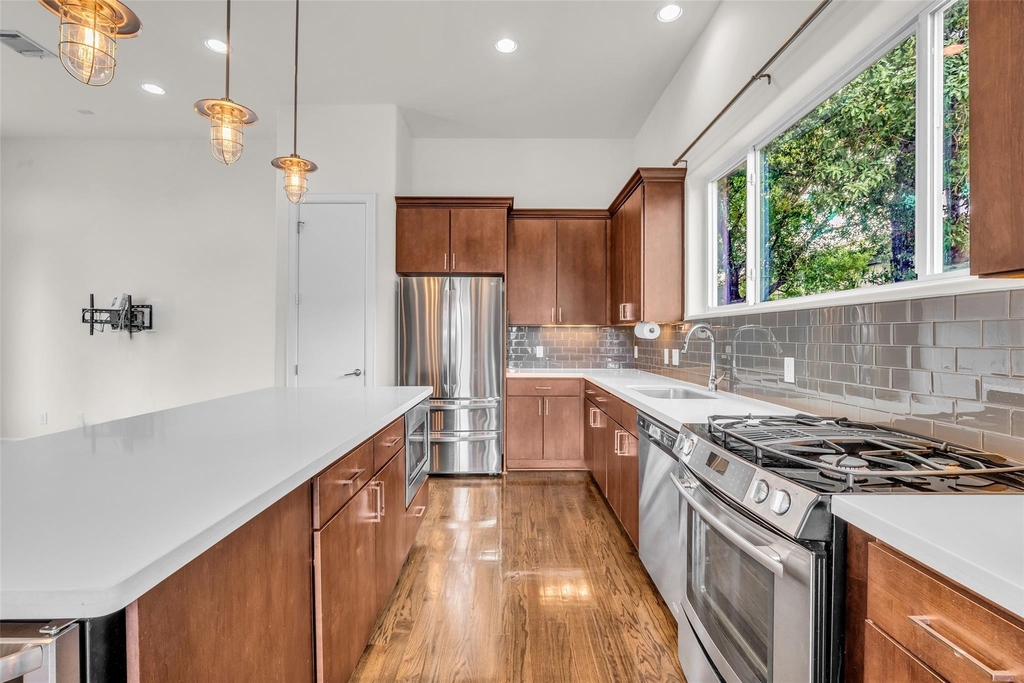 1513 Spring Street - Photo 7