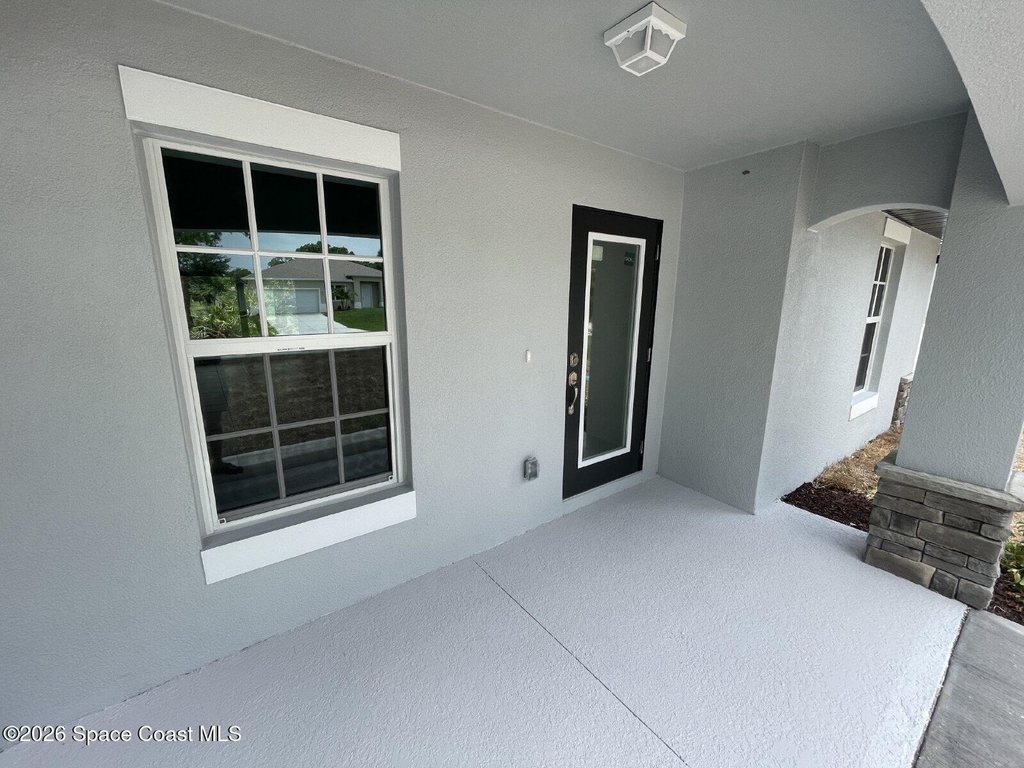 842 Buchanan Avenue Se - Photo 1