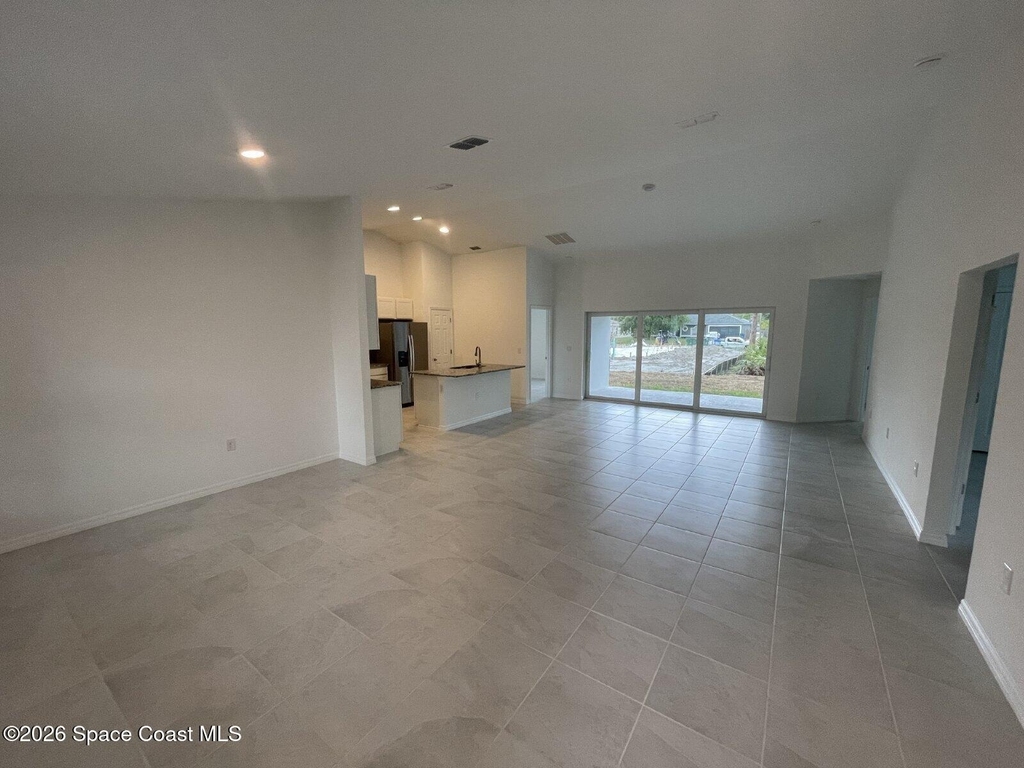 842 Buchanan Avenue Se - Photo 2