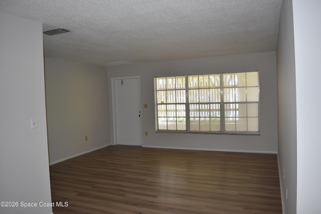 987 Burn Drive Ne - Photo 4