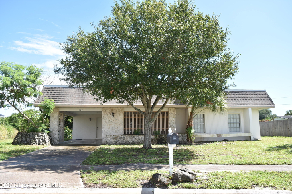 987 Burn Drive Ne - Photo 0