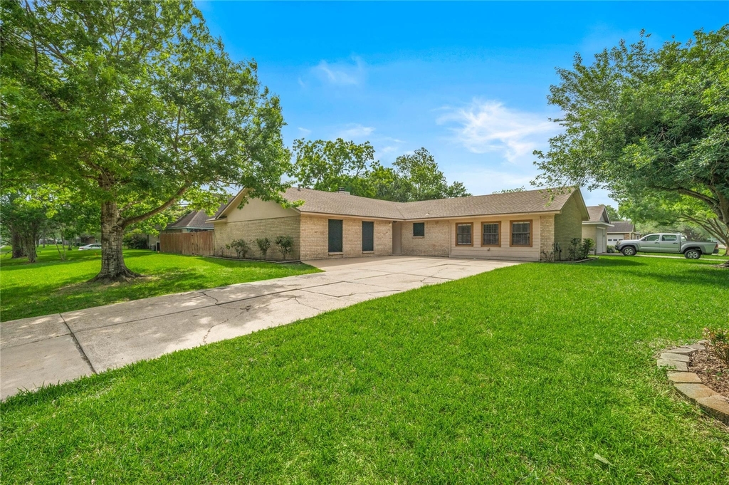 4915 Kentington Drive - Photo 0