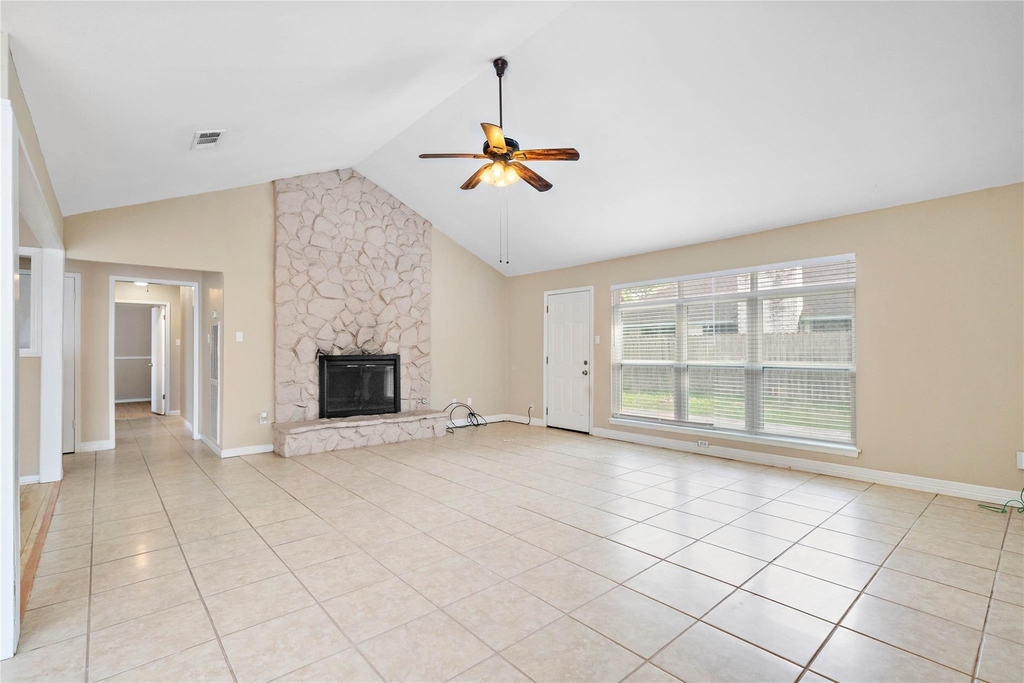4915 Kentington Drive - Photo 4