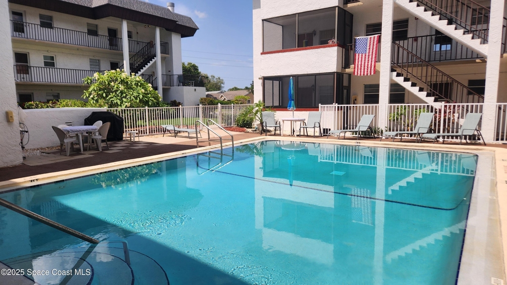725 Port Malabar Boulevard Ne - Photo 1