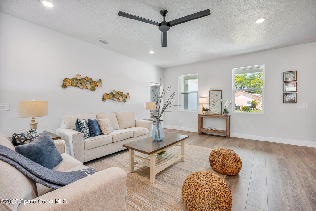 731 Banyan Street Sw - Photo 1
