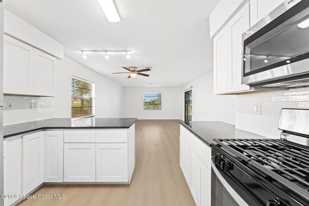 840 Angela Avenue - Photo 4