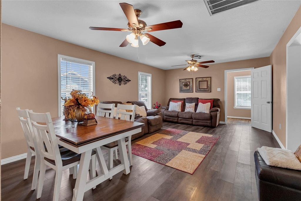 1307 11th Street - Photo 2