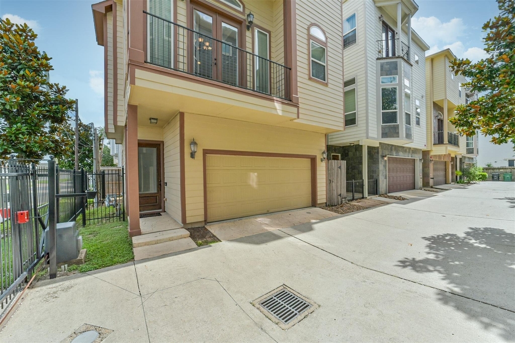 2016 Sabine Street - Photo 1