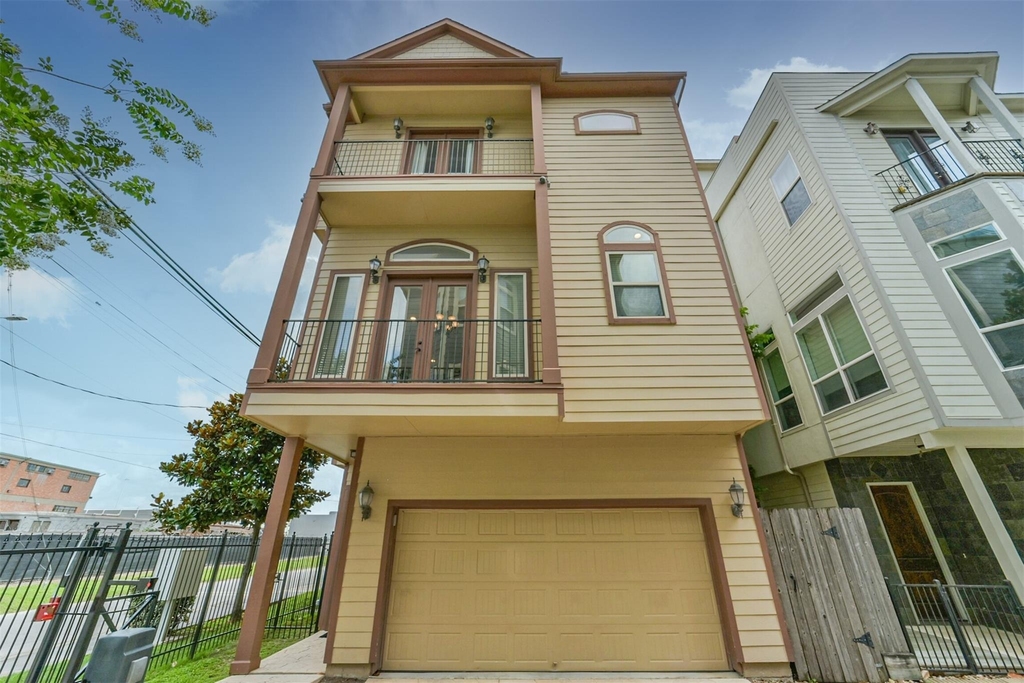 2016 Sabine Street - Photo 2