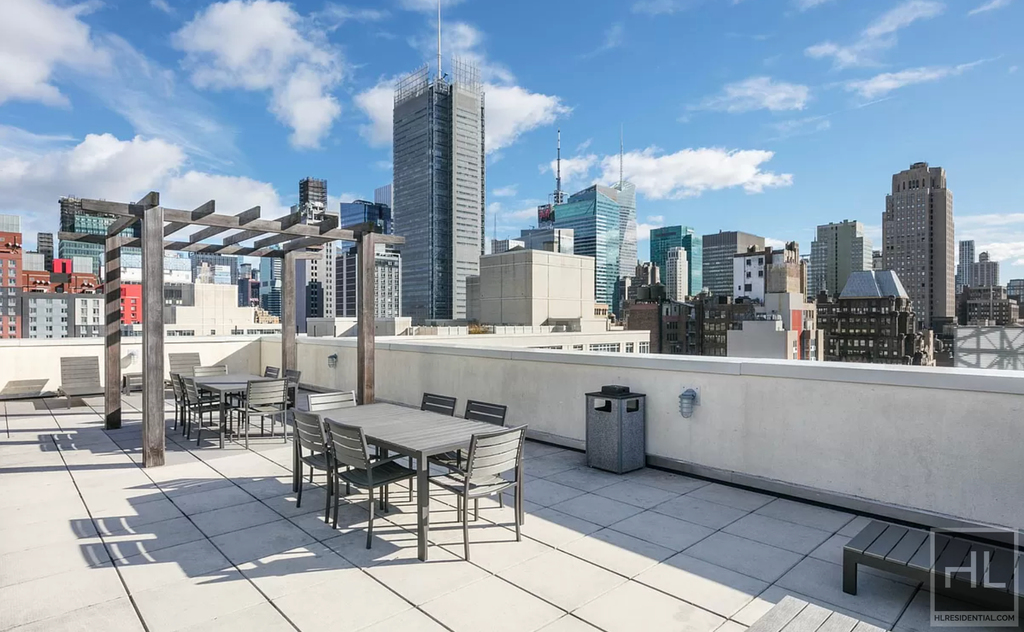West 37th Street - Photo 11